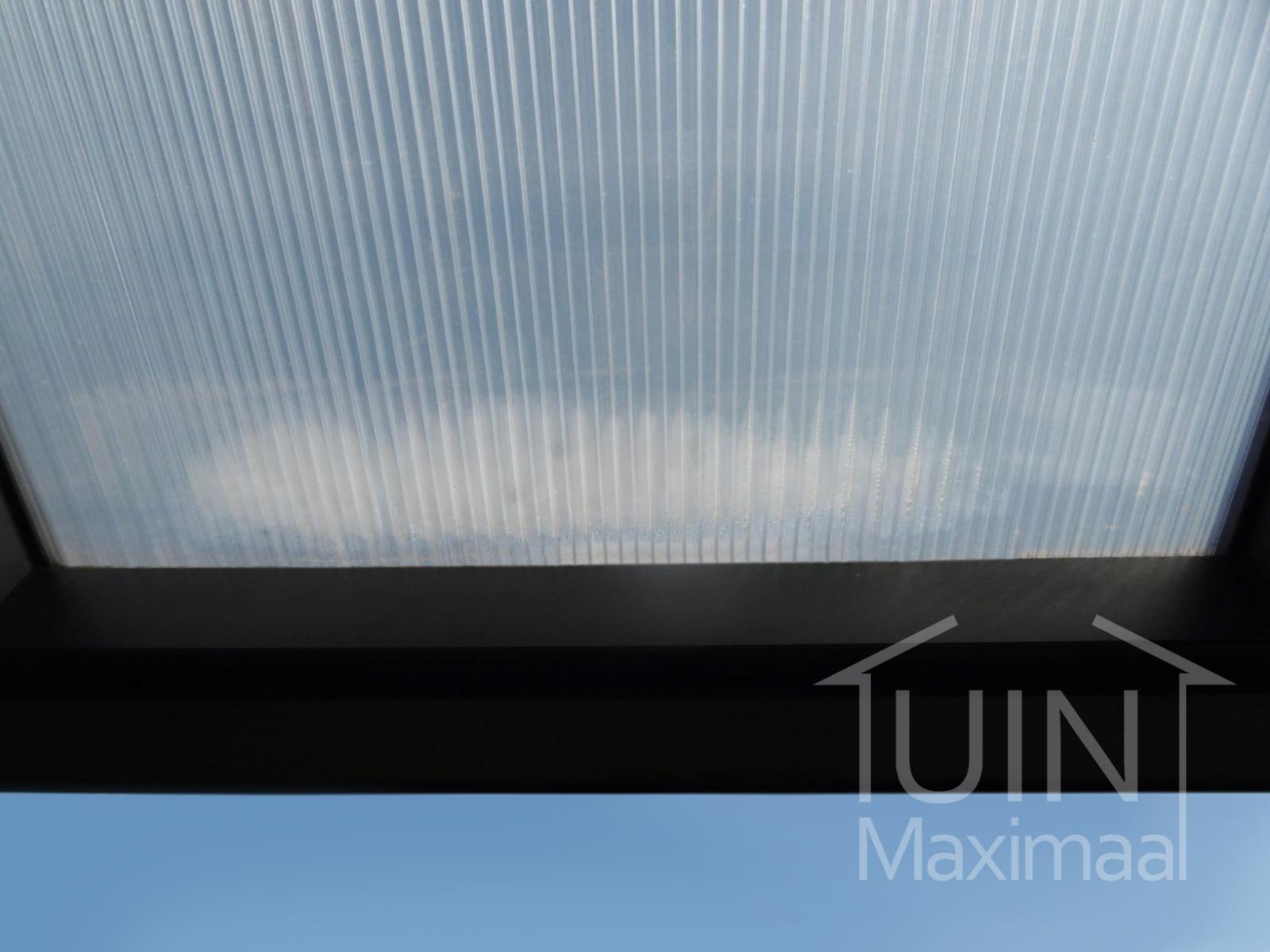 Formation de condensation dans les plaques en polycarbonate Formation de condensation dans les plaques en polycarbonate