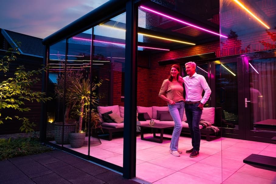 Lighting System onder een antraciet overkapping Gumax® Lighting system