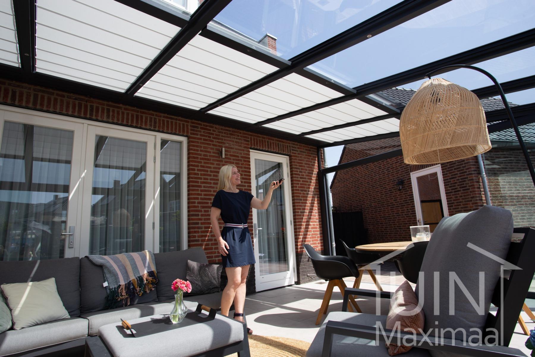 Stel de automatische zonwering per baan in