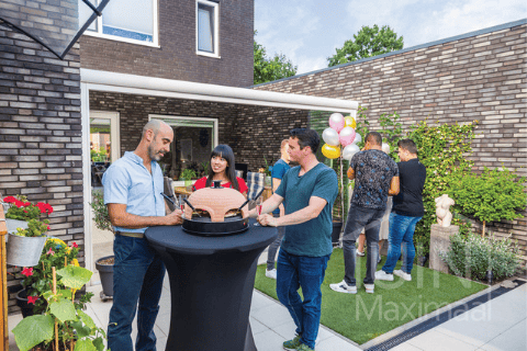 Tuinfeest onder de overkapping Tuinfeest onder de overkapping
