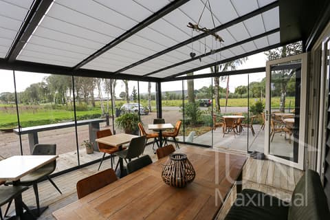 Terrasoverkapping met zonwering