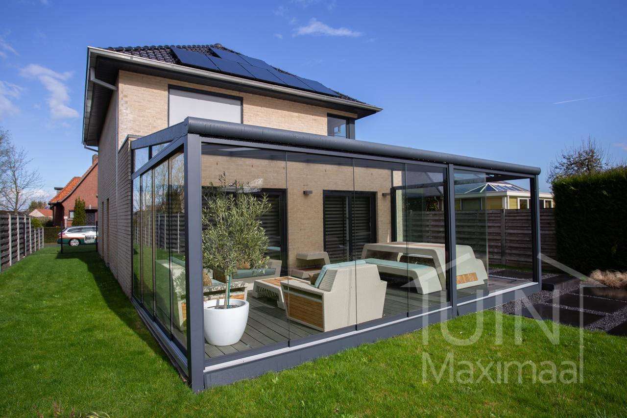 Moderne antraciete tuinkamer met glazen schuifwanden Moderne antraciete tuinkamer met glazen schuifwanden
