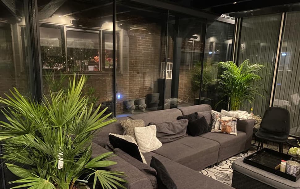 Planten onder de overkapping