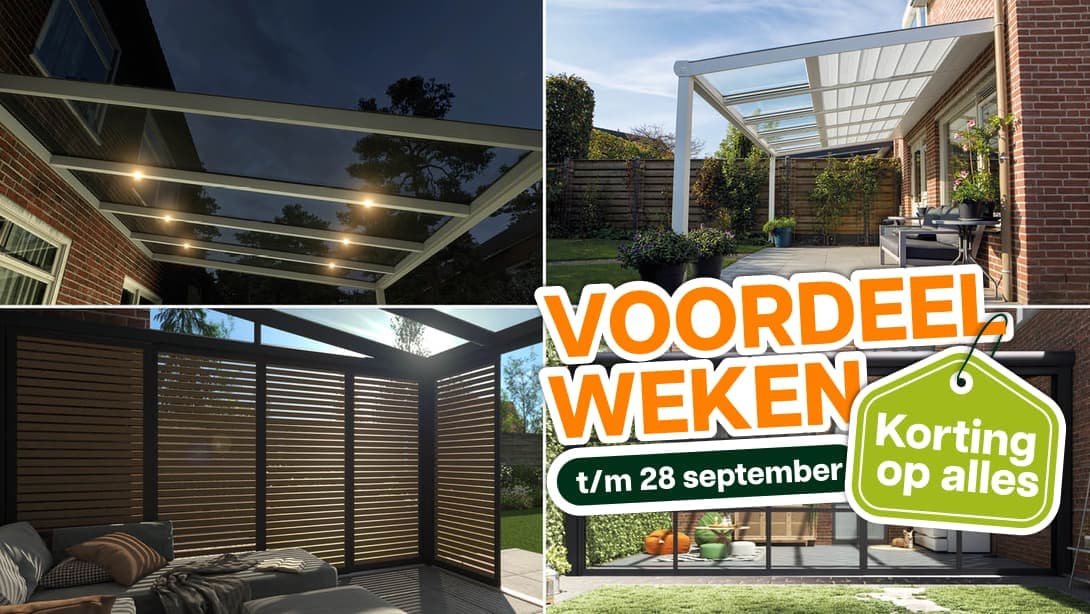 Spie voor glazen schuifdeuren, gemonteerd onder een terrasoverkapping tegen een bakstenen gevel.