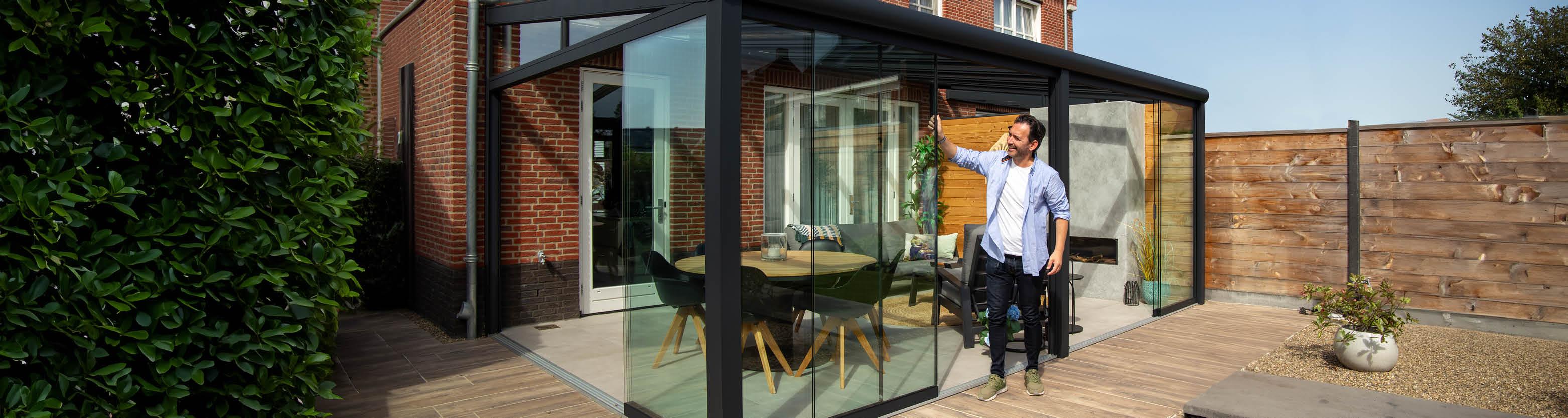 De voordelen van een aluminium terrasoverkapping Mat zwarte aluminium overkapping