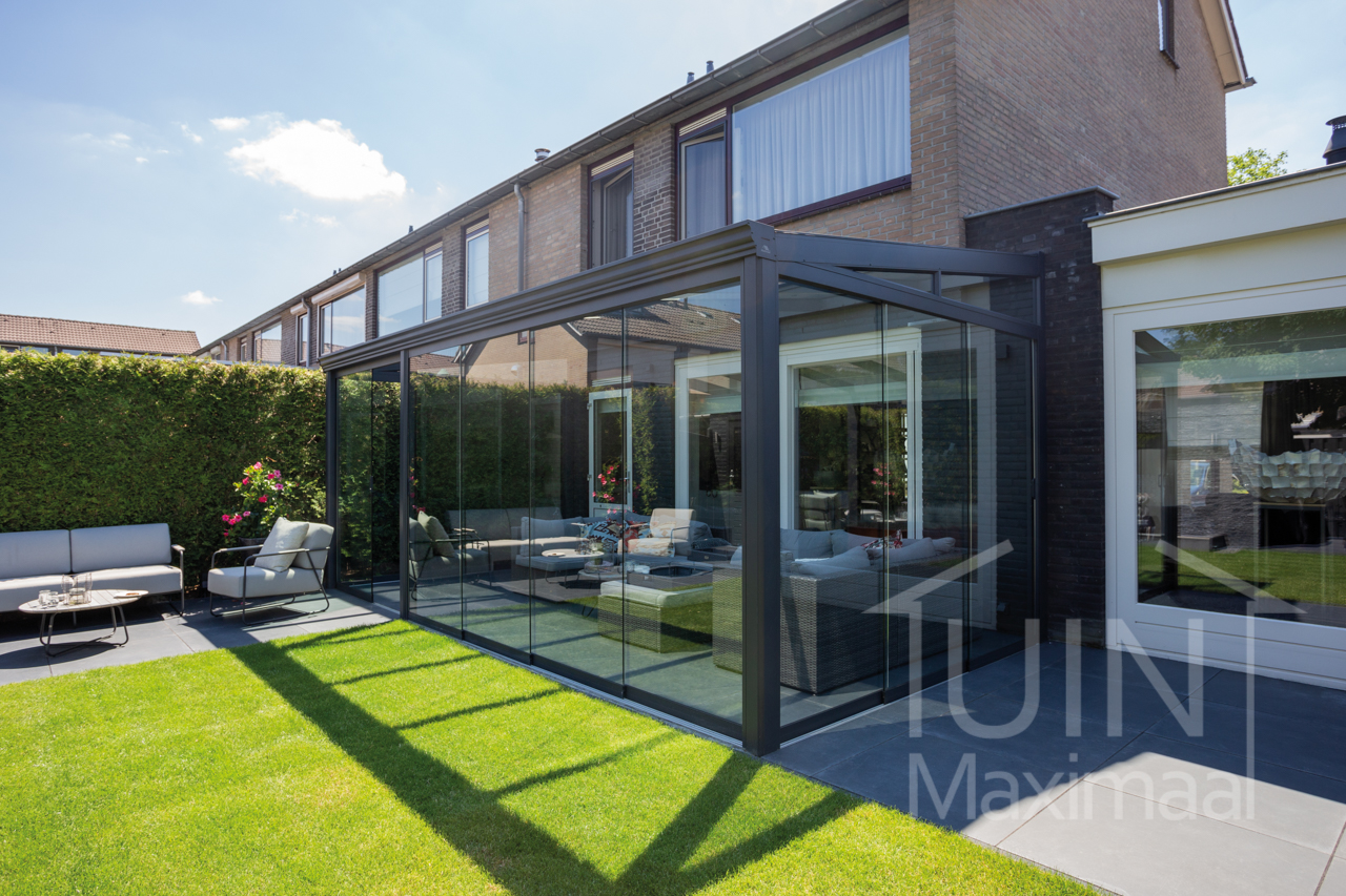 Véranda de 6 mètres en anthracite mat avec portes et baies coulissantes