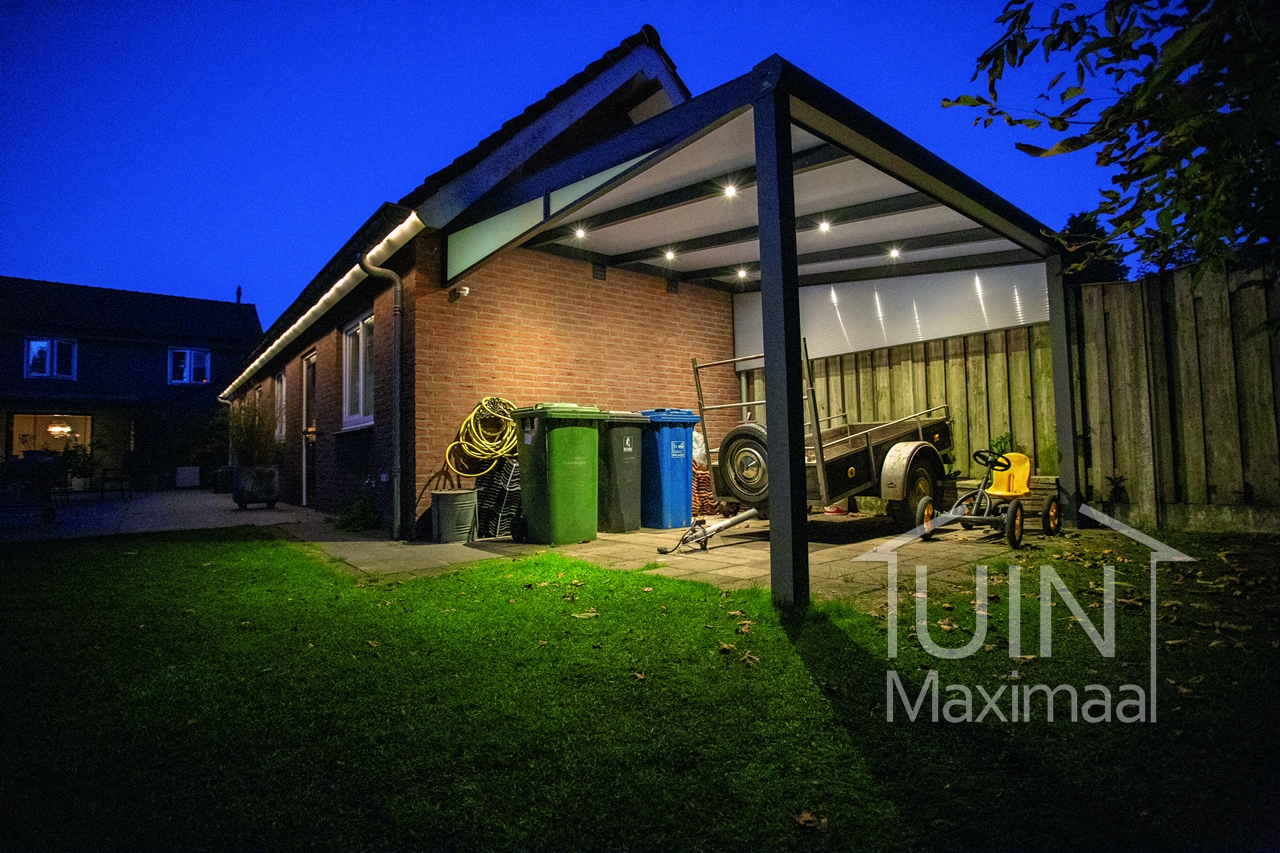 Pergola anthracite avec éclairage et toit opale