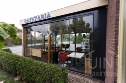 Cafétéria avec portes et baies coulissantes de Gumax