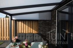 Pergola Gumax avec panneaux de toit en polycarbonate IQ relax 