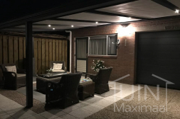 Gumax® ledverlichting met zonwering in een klassieke terrasoverkapping Gumax® ledverlichting met zonwering in een klassieke terrasoverkapping