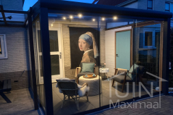 Gumax® ledverlichting in een moderne tuinkamer met glazen schuifwanden Gumax® ledverlichting in een moderne tuinkamer met glazen schuifwanden