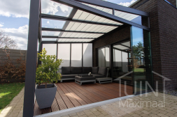 Moderne Gumax® serre in mat antraciet van 4,06 x 4,0 meter met glazen dakplaten