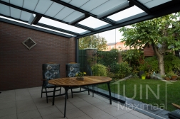 Gumax® Serre aanbouw inclusief elektrische Zonwering in mat antraciet en glazen schuifwanden Gumax® Serre aanbouw inclusief elektrische Zonwering in mat antraciet en glazen schuifwanden