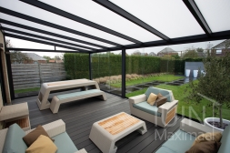 Moderne Gumax® Serre aanbouw in mat antraciet van 7,06 x 4 meter met opaal polycarbonaat dakplaten inclusief Gumax LED verlichting, glazen schuifwanden en Glazen spie Moderne Gumax® Serre aanbouw in mat antraciet van 7,06 x 4 meter met opaal polycarbonaat dakplaten inclusief Gumax LED verlichting, glazen schuifwanden en Glazen spie